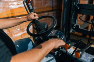 5 Mitos em Dirigir uma Empilhadeira Que Você Precisa Saber